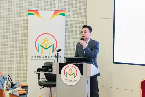 香港保險從業華員會代表邱啓恒先生分享港車北上的前瞻分享